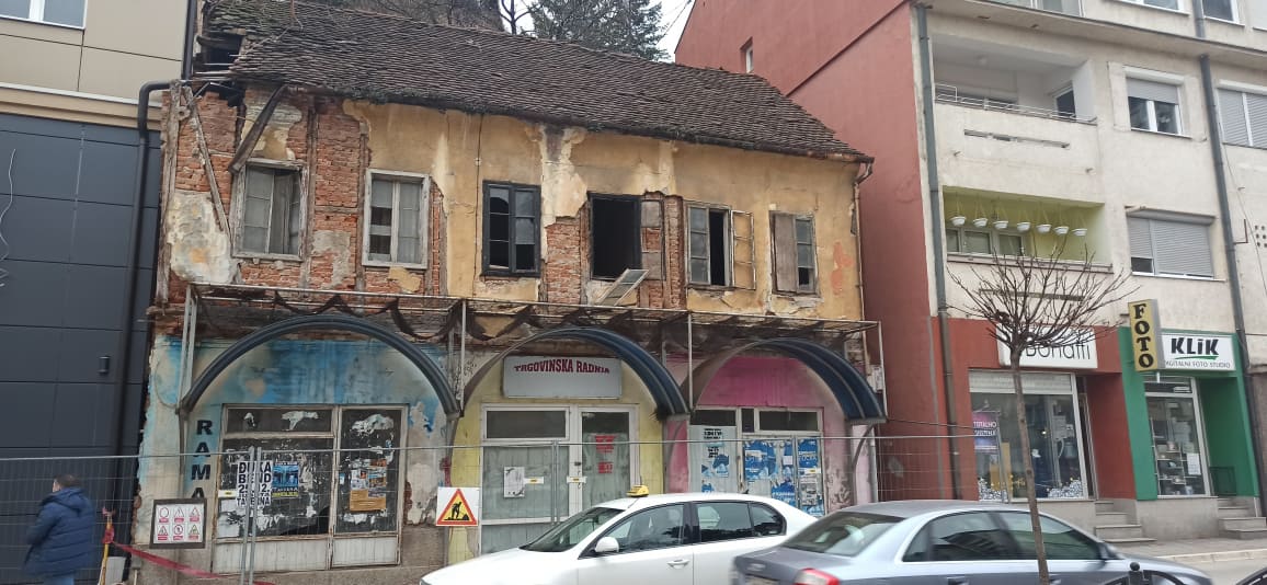 Zvornik oronula kuca