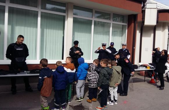 policija