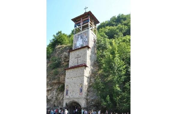 Crkva-Casnog-Krsta-Mali-Ostrog-Mali-Zvornik