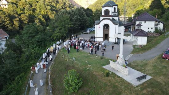 Crkva-Sabora-svih-Srba-svetitelja mali zvornik